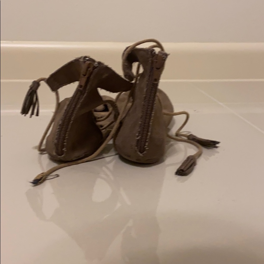 Slippers-Sandals - Picture 3 of 4
